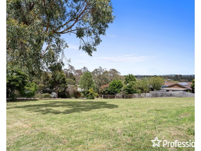 6 Fernleigh Drive, Mooroolbark VIC 3138