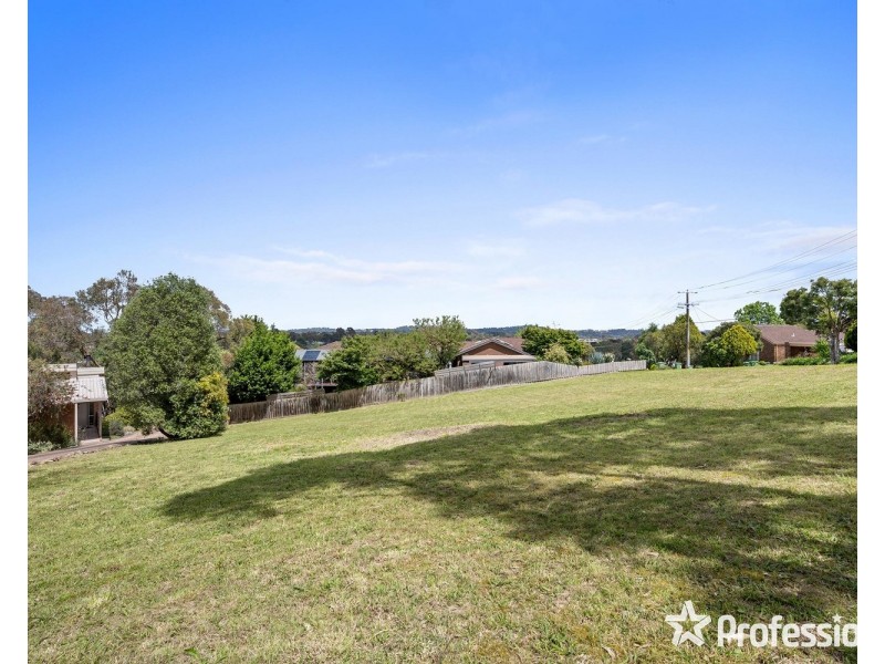 6 Fernleigh Drive, Mooroolbark VIC 3138