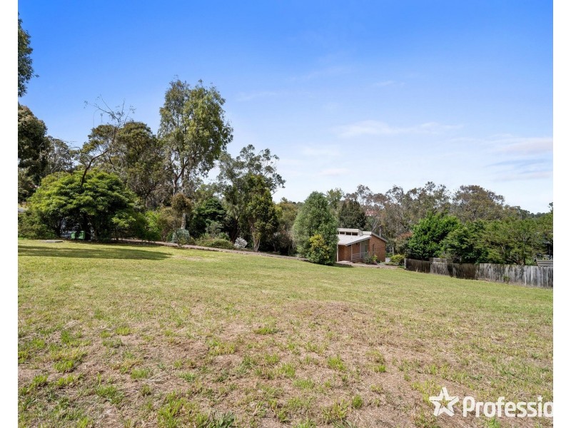 6 Fernleigh Drive, Mooroolbark VIC 3138