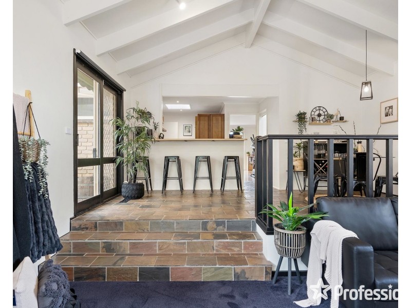 2 Coombah Court, Mooroolbark VIC 3138