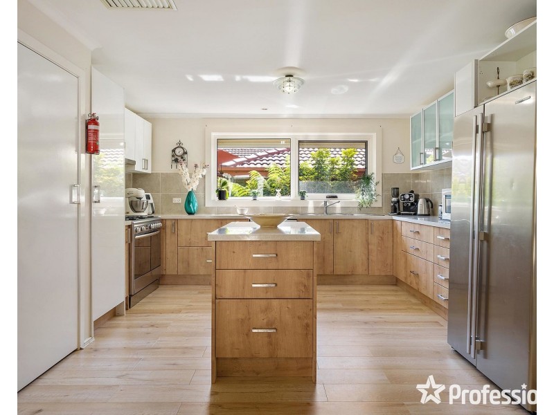 17 Partridge Way, Mooroolbark VIC 3138