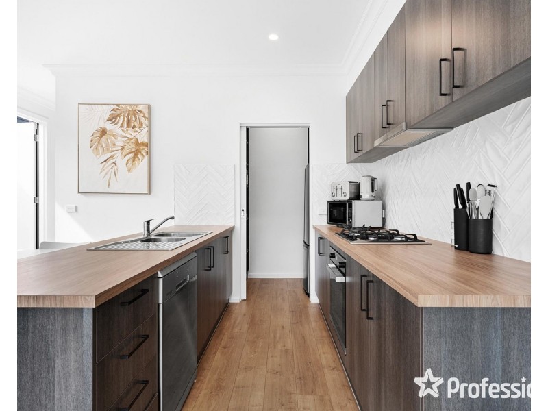 6 Lucinley Close, Kilsyth VIC 3137