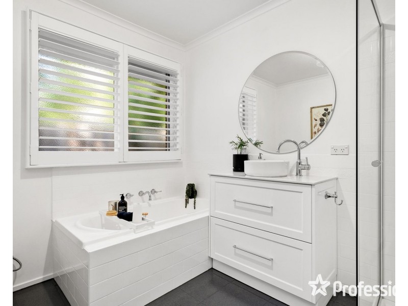 5 Glenbrook Close, Mooroolbark VIC 3138