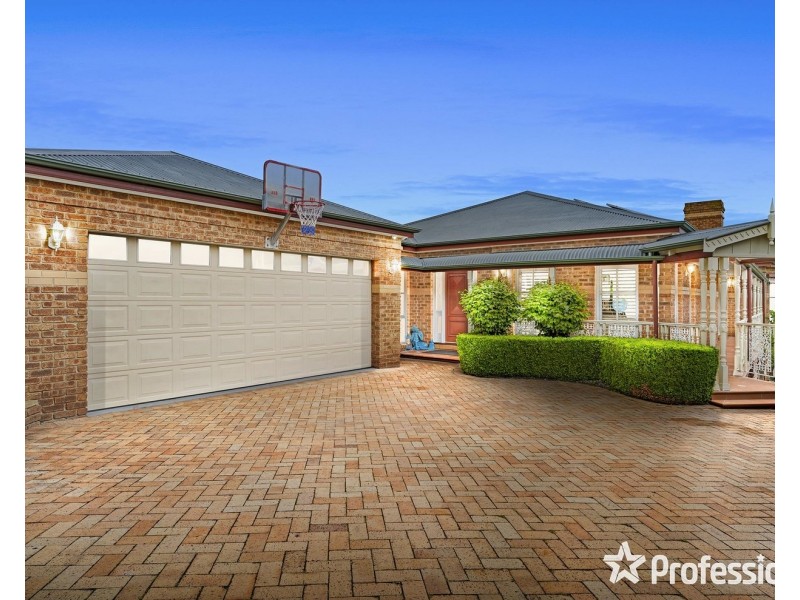8 Hilledge Lane, Mooroolbark VIC 3138