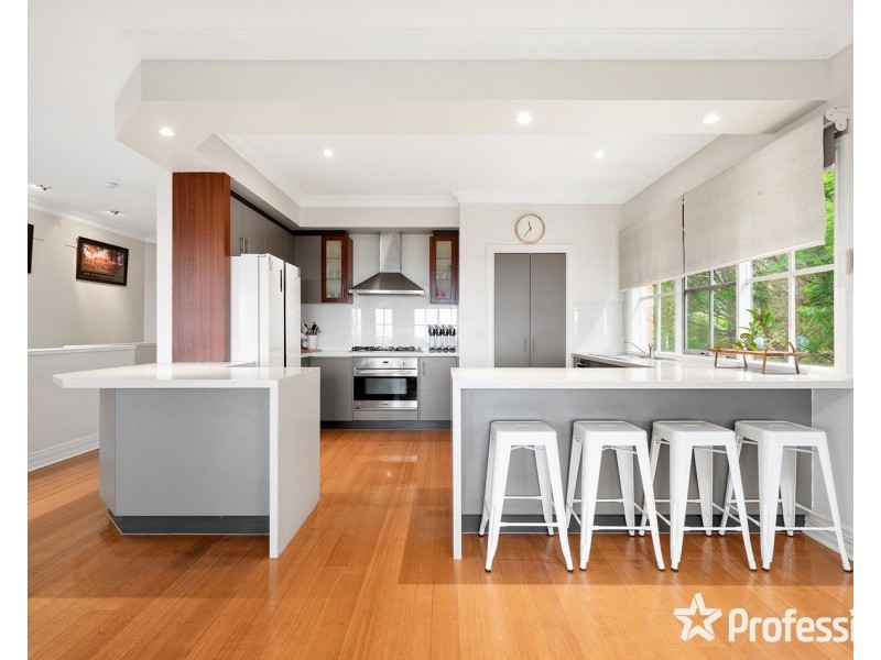 8 Hilledge Lane, Mooroolbark VIC 3138