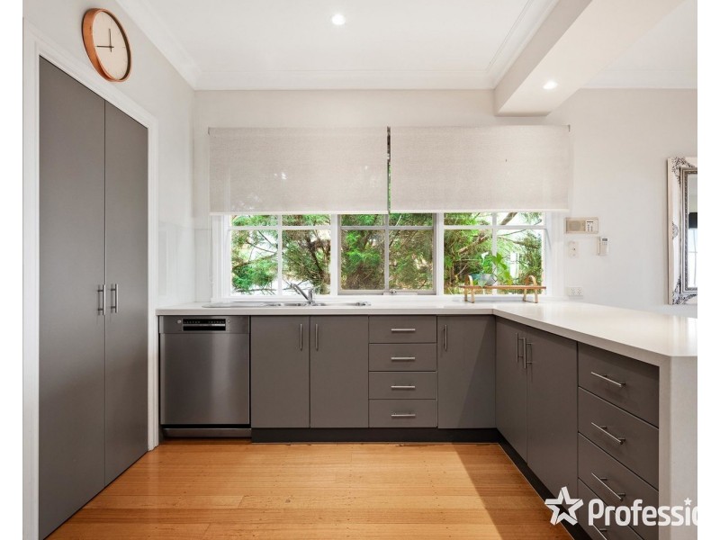 8 Hilledge Lane, Mooroolbark VIC 3138