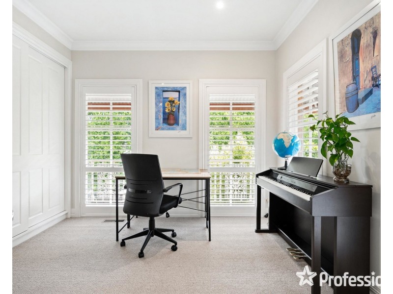 8 Hilledge Lane, Mooroolbark VIC 3138