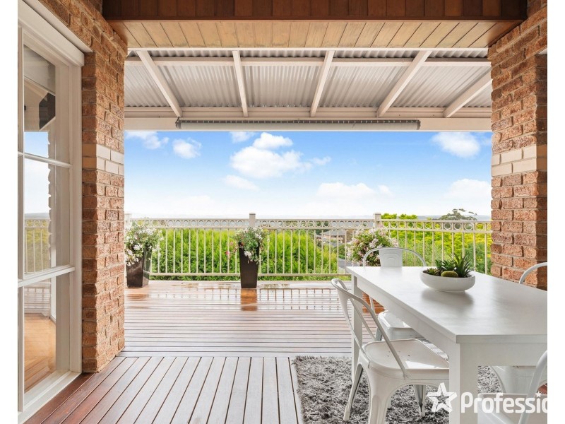 8 Hilledge Lane, Mooroolbark VIC 3138