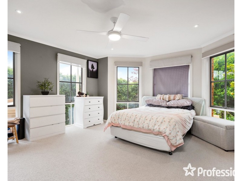 8 Hilledge Lane, Mooroolbark VIC 3138