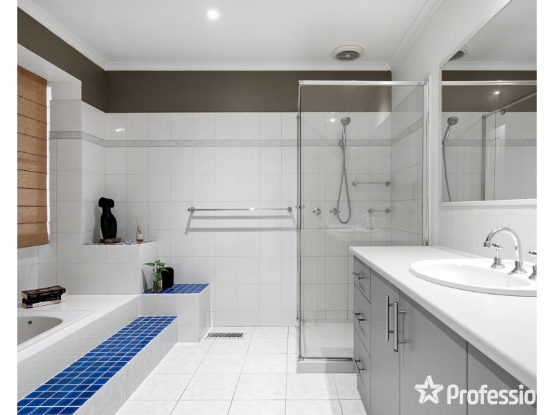 8 Hilledge Lane, Mooroolbark VIC 3138