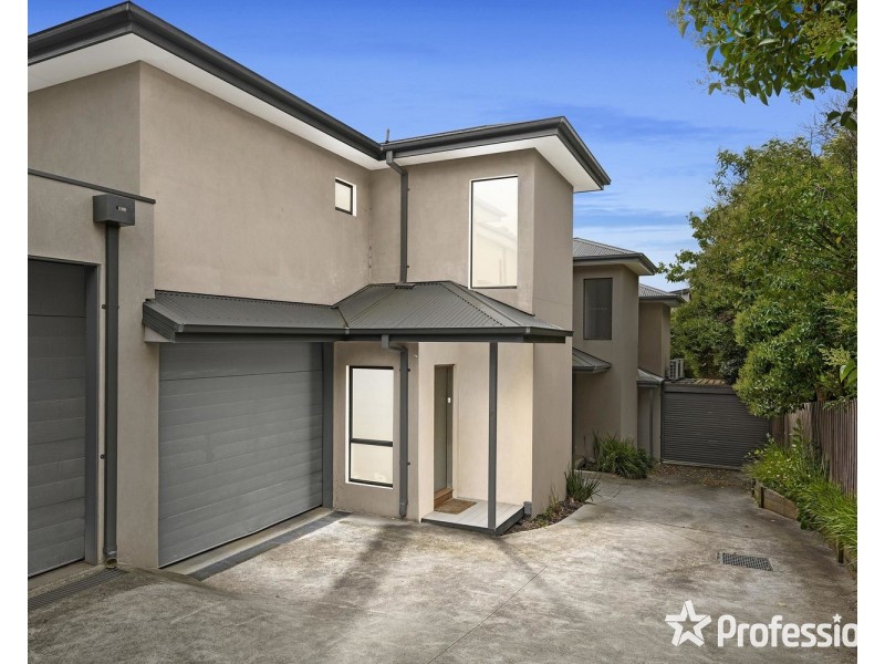 2 Percy Close, Mooroolbark VIC 3138