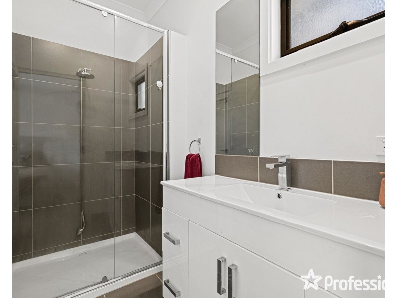 2 Percy Close, Mooroolbark VIC 3138