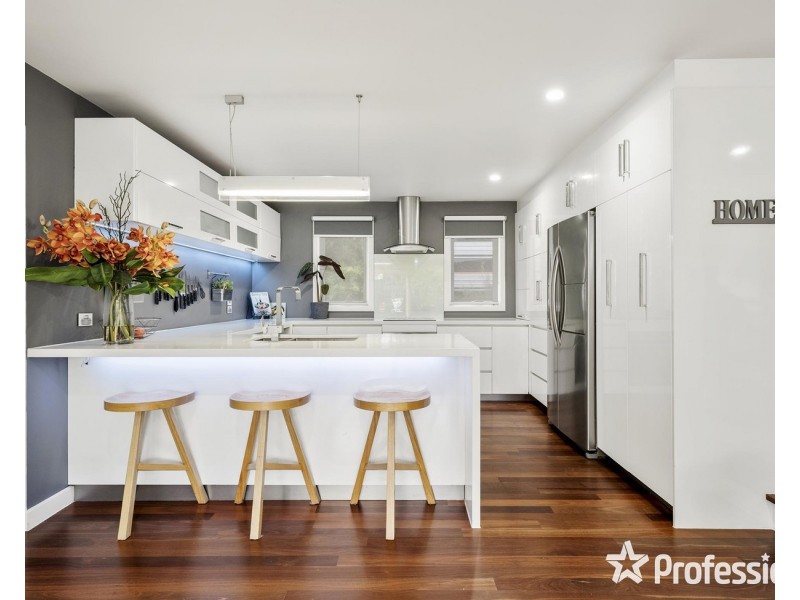 17 Highview Drive, Mooroolbark VIC 3138