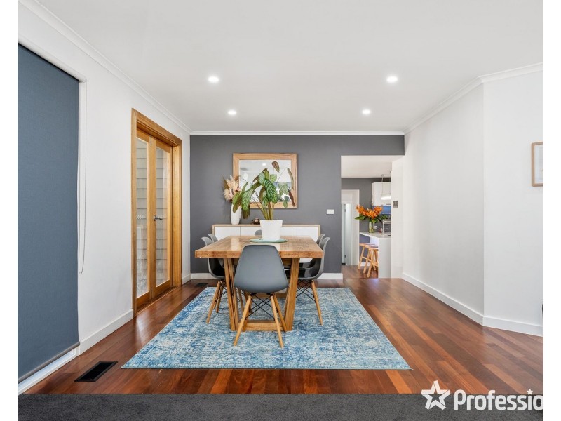 17 Highview Drive, Mooroolbark VIC 3138