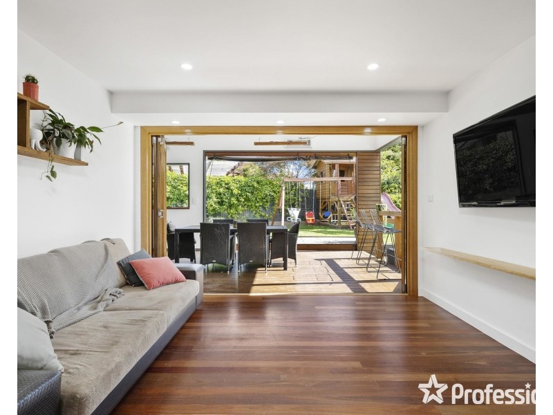 17 Highview Drive, Mooroolbark VIC 3138