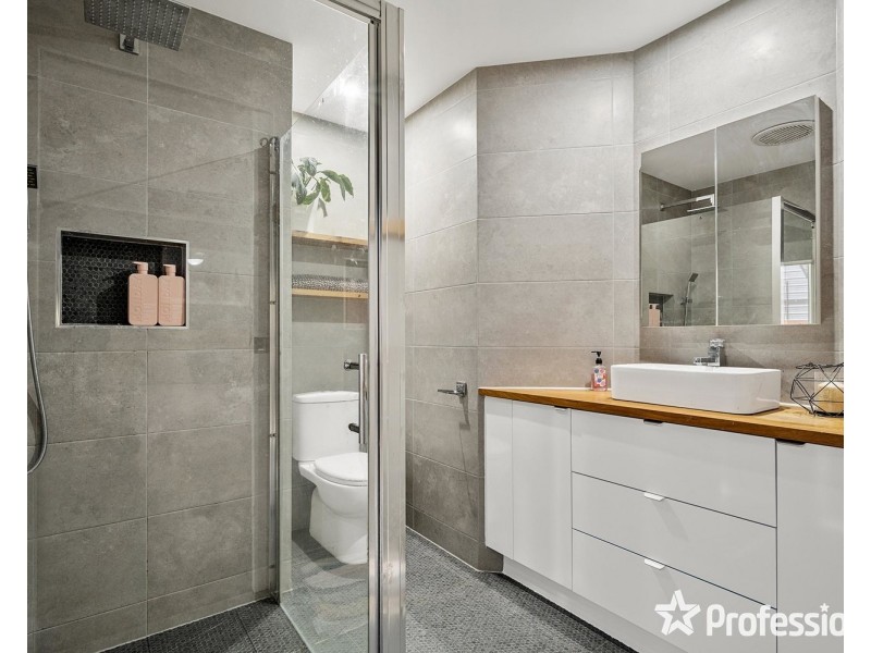 17 Highview Drive, Mooroolbark VIC 3138