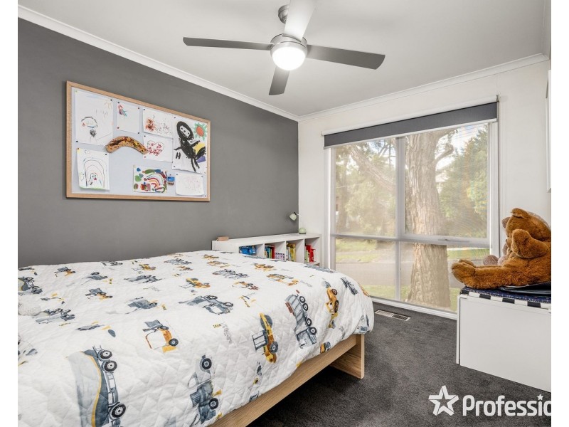 17 Highview Drive, Mooroolbark VIC 3138