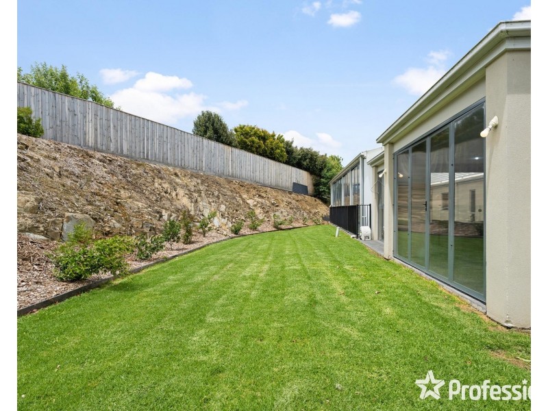 1 Bellbird Drive, Lilydale VIC 3140