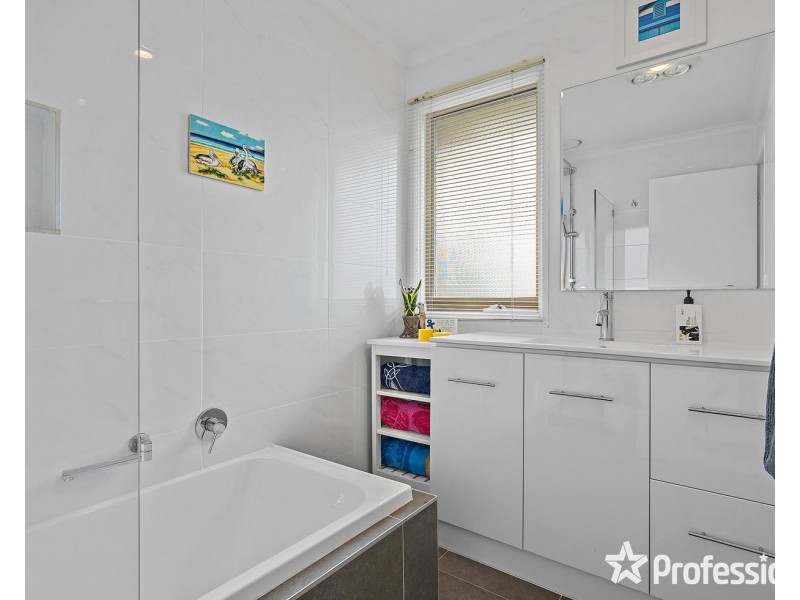 9 Levendale Avenue, Mooroolbark VIC 3138