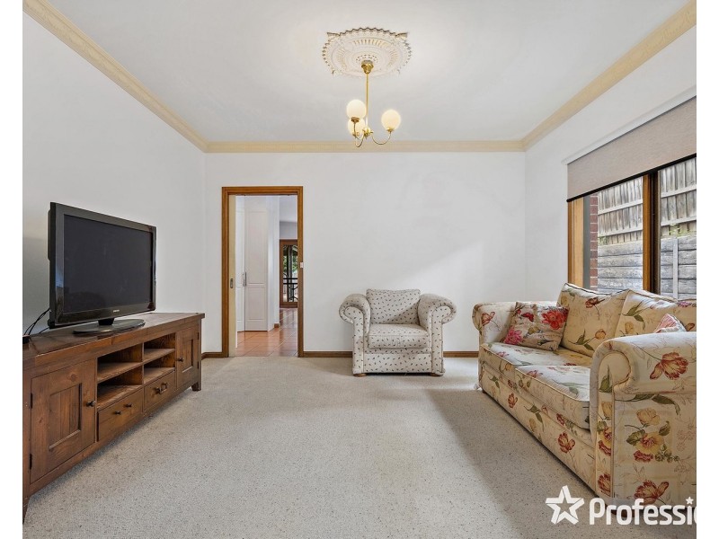 10 Barnard Crescent, Croydon North VIC 3136