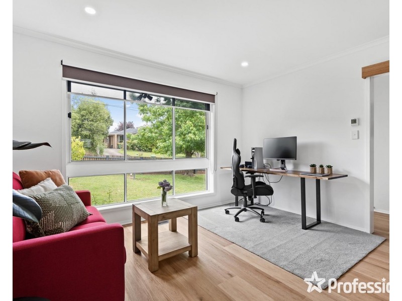 14 Zina Grove, Mooroolbark VIC 3138