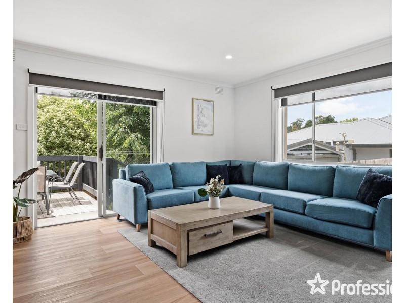 14 Zina Grove, Mooroolbark VIC 3138