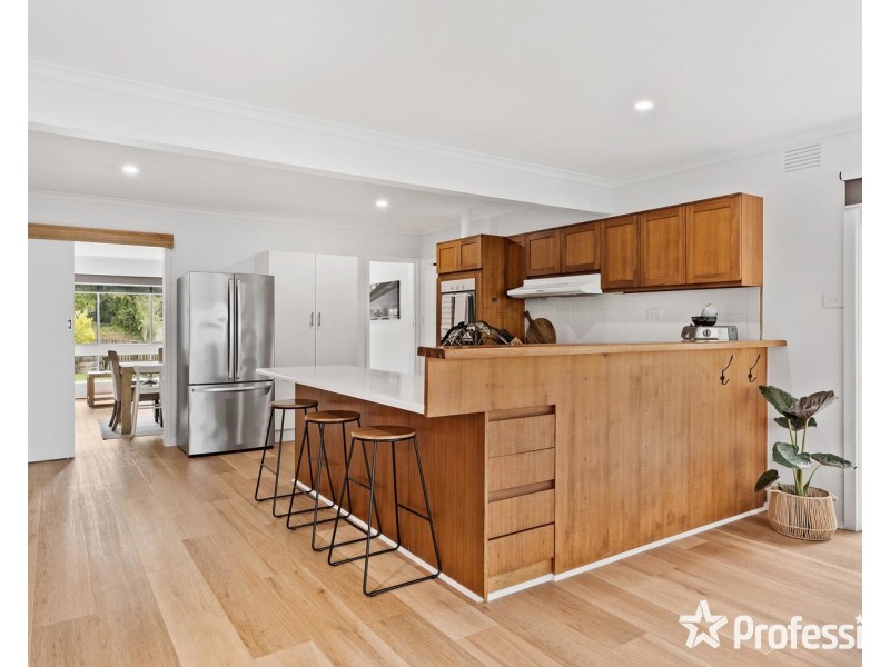 14 Zina Grove, Mooroolbark VIC 3138