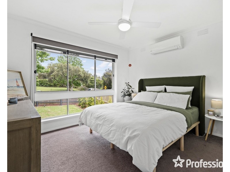 14 Zina Grove, Mooroolbark VIC 3138