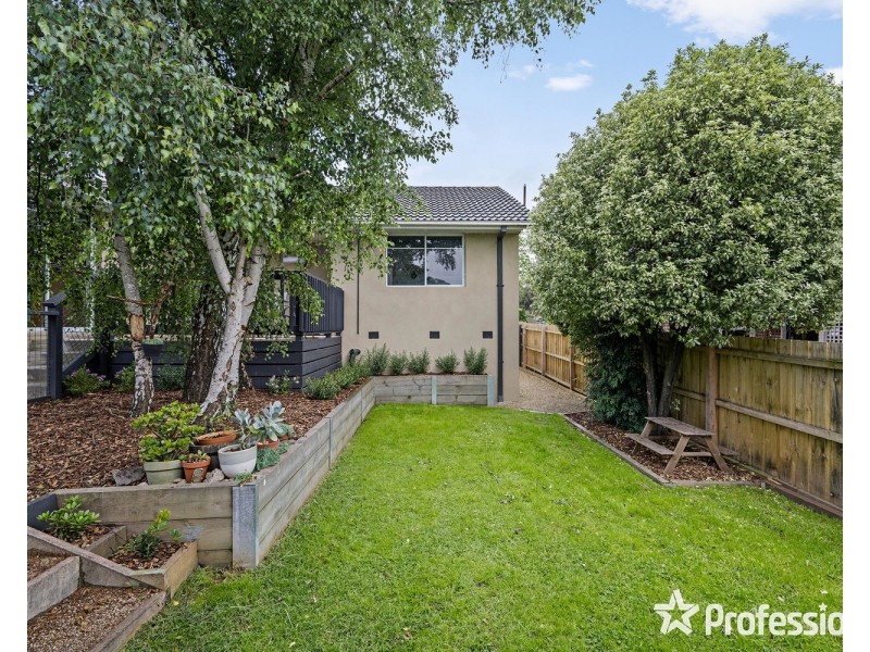 14 Zina Grove, Mooroolbark VIC 3138