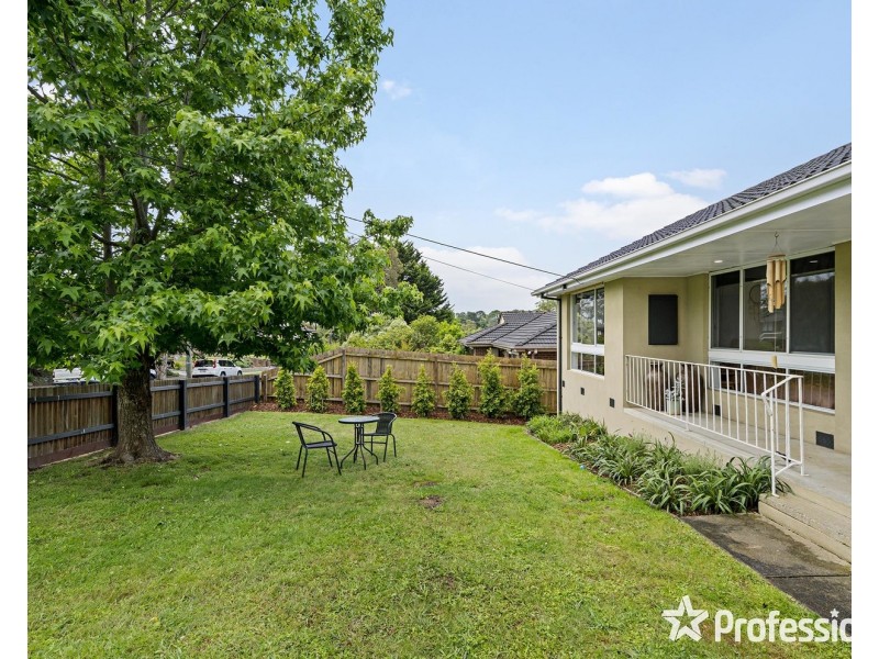 14 Zina Grove, Mooroolbark VIC 3138