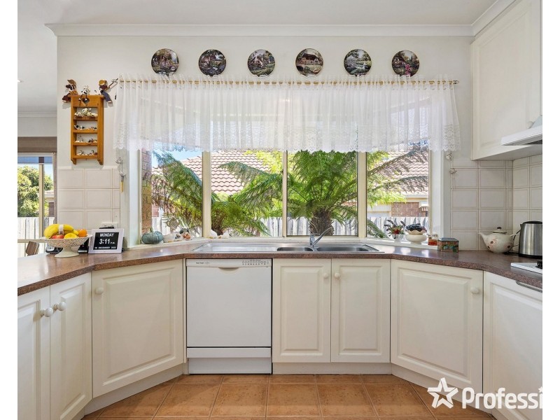 4 Hillrise Crescent, Chirnside Park VIC 3116