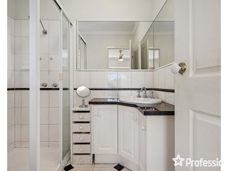 4 Hillrise Crescent, Chirnside Park VIC 3116