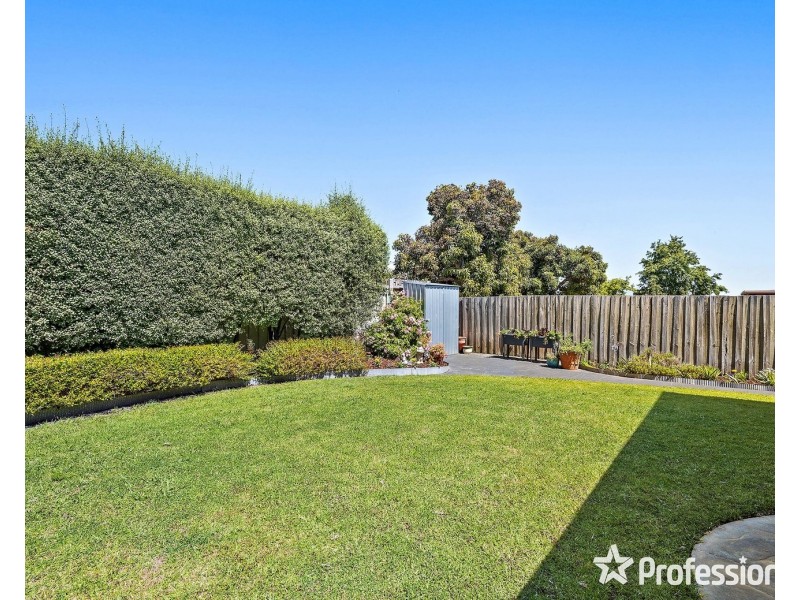 4 Hillrise Crescent, Chirnside Park VIC 3116