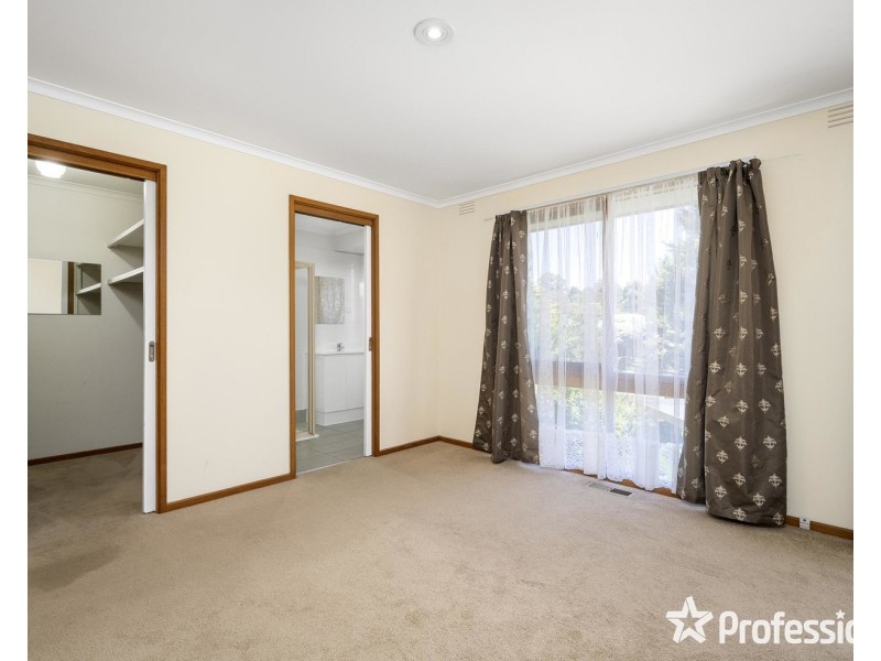 24 Lemongrove Crescent, Croydon Hills VIC 3136