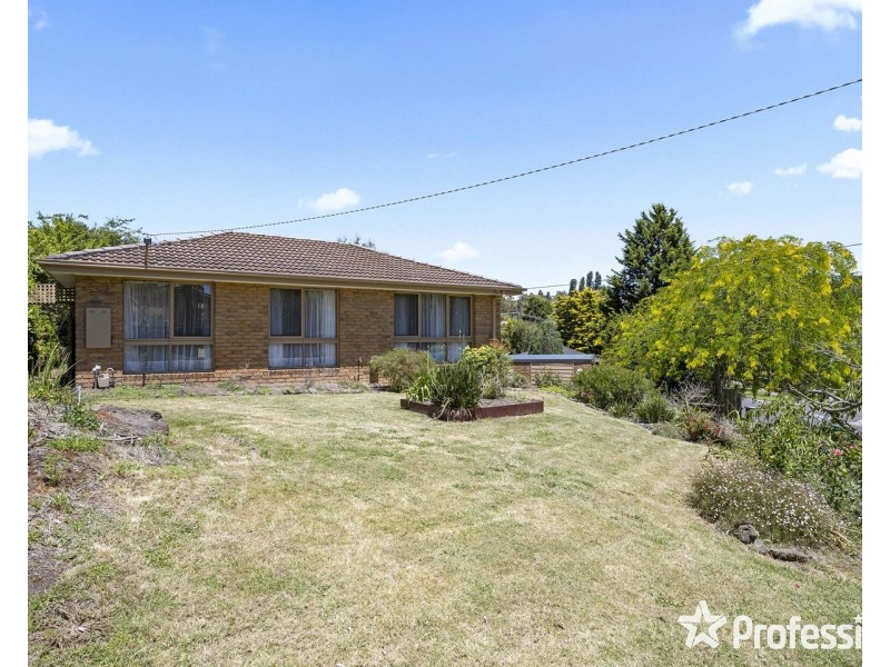 24 Lemongrove Crescent, Croydon Hills VIC 3136