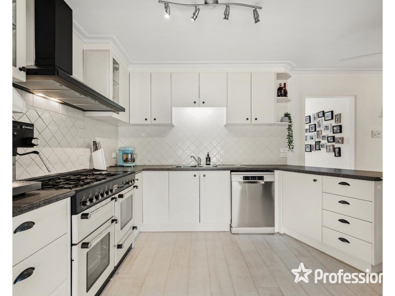 68 Hawthory Road, Kilsyth VIC 3137