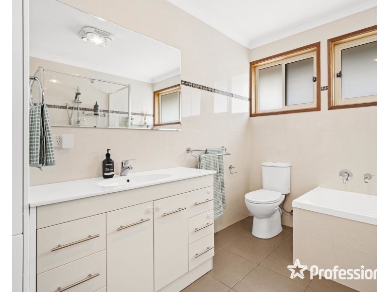 68 Hawthory Road, Kilsyth VIC 3137