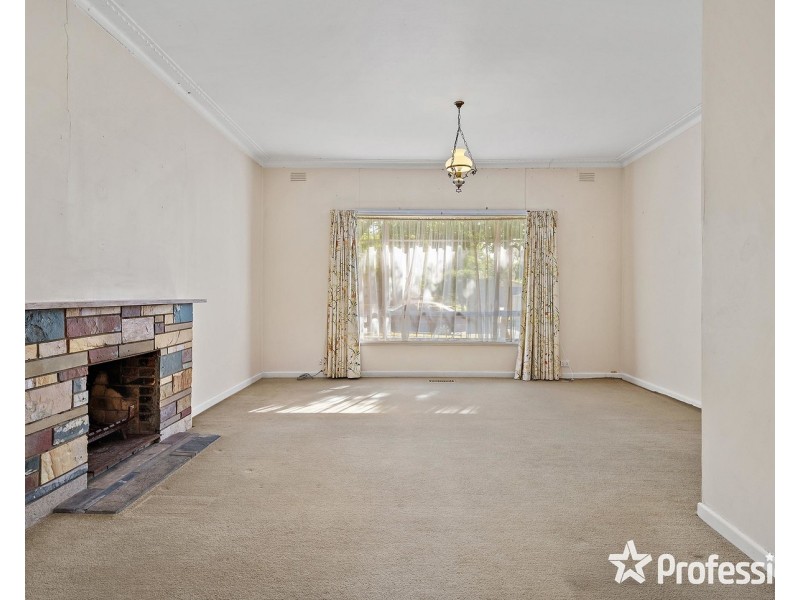 30 Lionel Crescent, Croydon VIC 3136