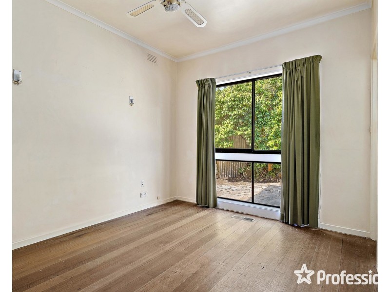 30 Lionel Crescent, Croydon VIC 3136