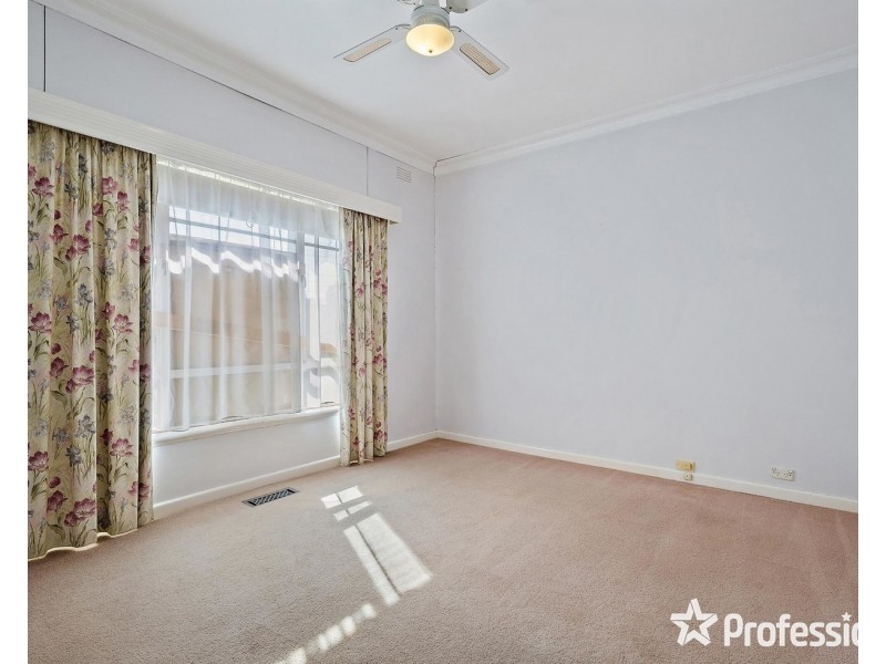 30 Lionel Crescent, Croydon VIC 3136