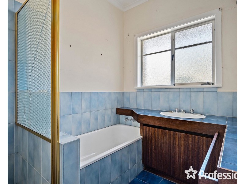 30 Lionel Crescent, Croydon VIC 3136