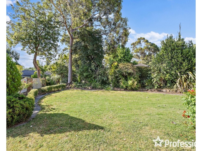 30 Lionel Crescent, Croydon VIC 3136