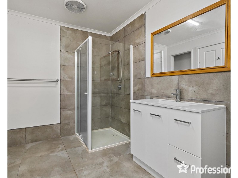 9 Western Way, Mooroolbark VIC 3138