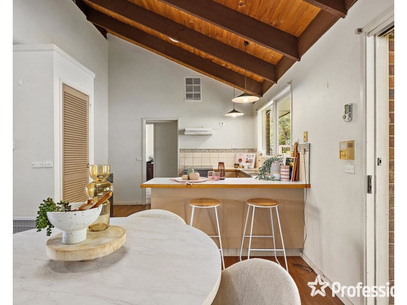 16 Landara Court, Mooroolbark VIC 3138