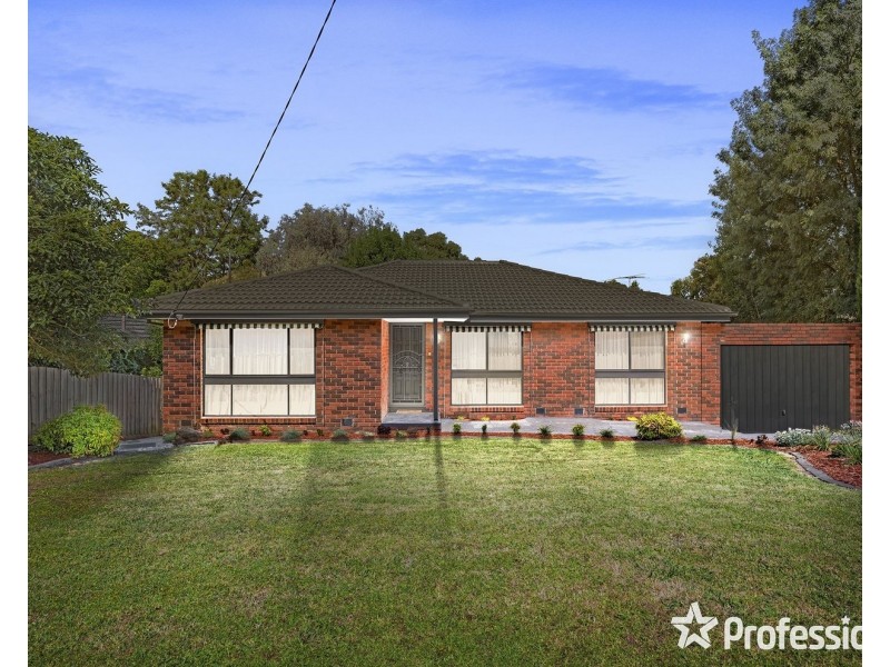4 Barina Avenue, Mooroolbark VIC 3138