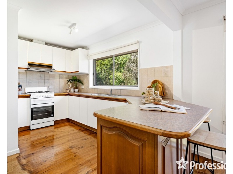 4 Barina Avenue, Mooroolbark VIC 3138