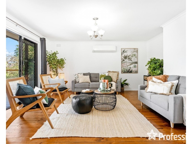 4 Barina Avenue, Mooroolbark VIC 3138