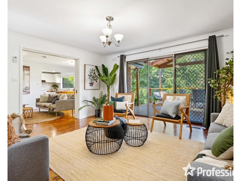 4 Barina Avenue, Mooroolbark VIC 3138