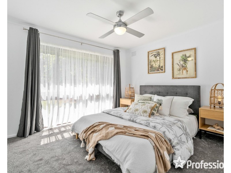 4 Barina Avenue, Mooroolbark VIC 3138
