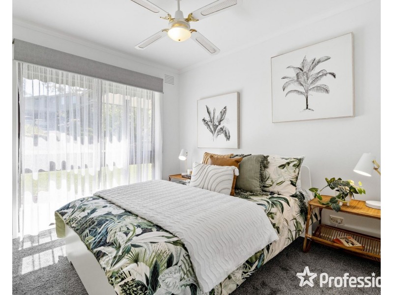 4 Barina Avenue, Mooroolbark VIC 3138
